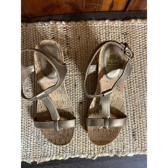 Sunjuns by Bass metallic gold wedge sandals size 6.5 - Picture 2 of 8